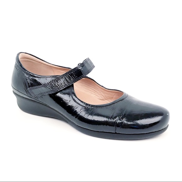 ladies black patent mary jane shoes
